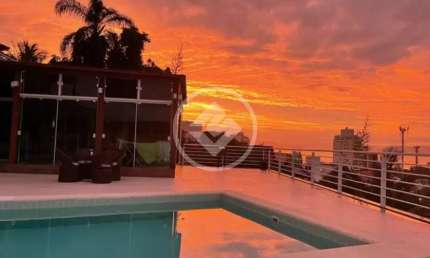 Descubra a Casa dos Seus Sonhos em Agronômica, Florianópolis! codigo: 68515