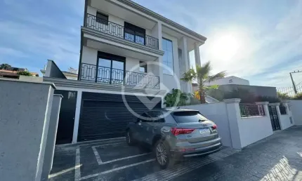 Luxuosa Casa de Alto, Pedra Branca - O Refúgio Perfeito para Quem Busca Exclusividade e Conforto. codigo: 79781