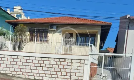 Casa com 03 dormitórios, 01 suite, edicula e quintal codigo: 79994