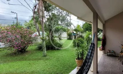 Casa de 04 dormitórios, 01 suite rodeada de jardim em Campeche codigo: 82898