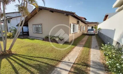 Casa na rua dos tubarões nos Ingleses do rio Vermelho codigo: 87443
