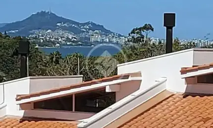 CASA À VENDA COM 3 DORMITÓRIOS SENDO UMA SUÍTE codigo: 88606