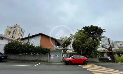 Terreno à venda na Rua Moura, 92, Barreiros, São José