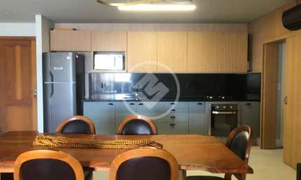 Apartamento 2 quartos sendo 1 suíte à 400 metros da praia de Jurerê codigo: 116811