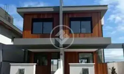Sobrado Geminado - Casa 2 com 3 suítes localizado a 200 metros da praia do Campeche codigo: 121637
