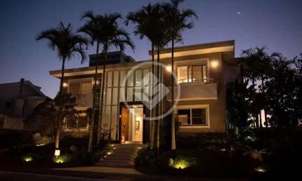 CASA EM JURERÊ INTERNACIONAL - FLORIANÓPOLIS codigo: 124147