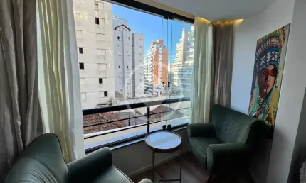 Apartamento mobiliado centro 3 quartos sendo 1 suíte com vaga de garagem livre em frente a ponte hercílio luz, condomínio completo com piscina codigo: 127876