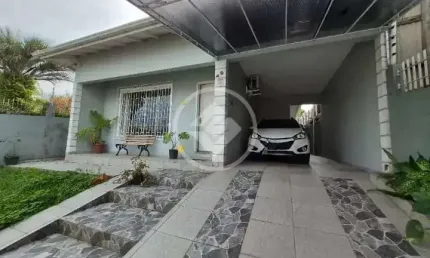 Ampla Casa com 3 dormitórios, sendo 1 suíte com hidromassagem em Capoeiras, Florianópolis. codigo: 133199