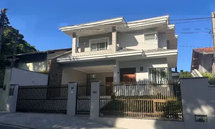 Casa com 3 quartos à venda na Rua Olaria, Floresta, Joinville