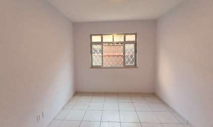Apartamento reformado, térreo com 2 dorms, sem garagem no Embaré
