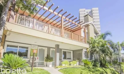 Casa Para Comprar  em condomínio com 5 quartos e 4 vagas no Jardim Botânico