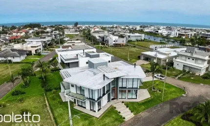 Mansão no Ocean Side para Comprar com  592m2 por R$ 5.200.000,00