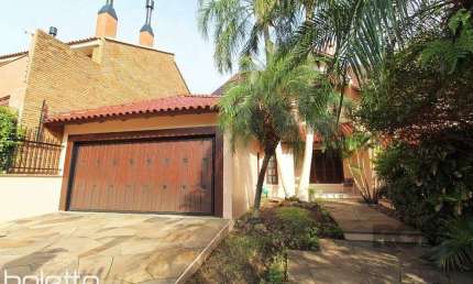 Casa para Comprar com 4 dormitórios, uma suíte e 4 vagas no Bairro Chácara das P