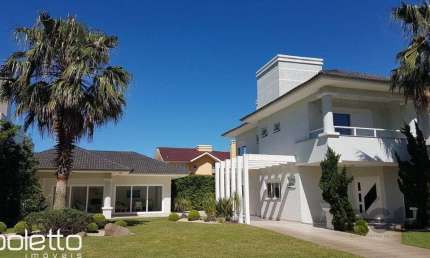 Casa para Comprar  no Condado de Capão com 5 suítes.