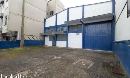 Depósito com 330 m² de área construída em terreno de 13,20x36 com 120m² de estac