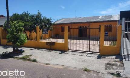 Vende casa com 84m² ,  2 dormitórios, terreno com 300m²