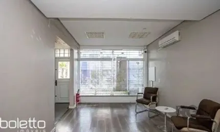 Casa para locação de 170m2, R$ 6.000,00 no Bairro Petrópolis.