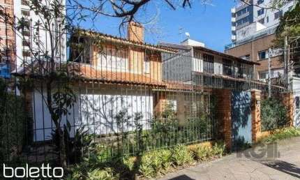 Casa para locação com 5 quartos e 4 vagas na Bela Vista