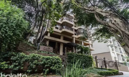 Apartamento de três quartos, suíte e duas vagas de garagem no bairro Mont Serrat