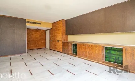 Apartamento Imenso no Bairro Petrópolis! 232m2 privativos e 3 vagas de garagem