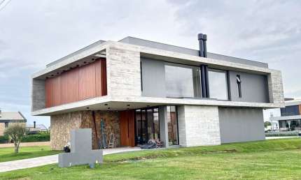 Casa Beira Lago, com área privativa 307,76M²/ por R$ 4.280.000 - Eldorado do Sul