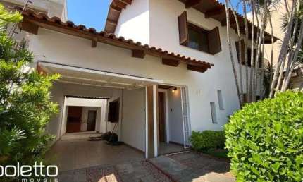 Casa para locação de 224m2, R$ 8.000,00 no Bairro Santana.