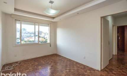 Apartamento no Petrópolis de 2 dormitórios dependência e vaga desocupado