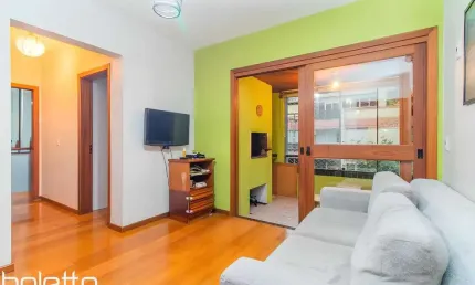 Vende-se apartamento com 2 quartos, 1 vaga e sacada com churrasqueira - Bela Vis