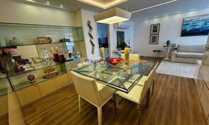 Apartamento 113m&#178; no Edf. Praia dos Jardins localizado no Poço da Panela