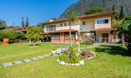 Casa com 5 quartos em condomínio no Comary, Teresópolis.