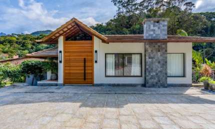 Casa com 3 quartos em condomínio no Comary, Teresópolis.