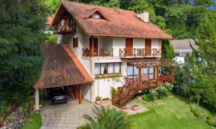 Casa com 5 quartos em condomínio em Quebra Frascos, Teresópolis.