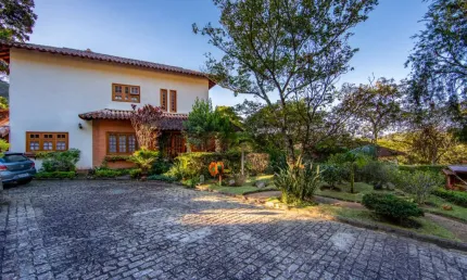 Casa com 3 quartos em condomínio em Quebra Frascos, Teresópolis.