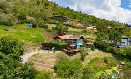Casa com 4 quartos em condomínio em Itaipava, Petrópolis.