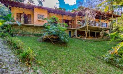 Casa 3 quartos em condomínio no Quebra Frascos, Teresópolis.
