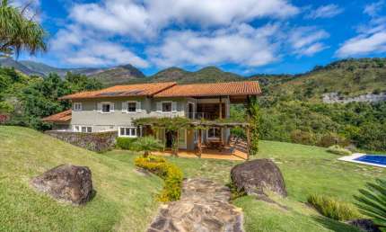 Casa com 5 quartos em condomínio no Cuiabá, Petrópolis.