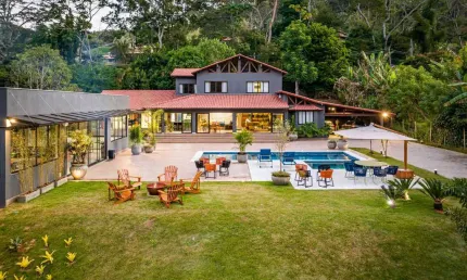 Casa com 8 quartos em condomínio em Pedro do Rio, Petrópolis.