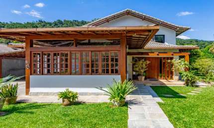 Casa com 4 quartos em condomínio no Comary, Teresópolis.