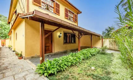 Casa com 3 quartos à venda na Rua Juruena, 362, Agriões, Teresópolis