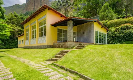Casa com 4 quartos em condomínio em Araras, Petrópolis.