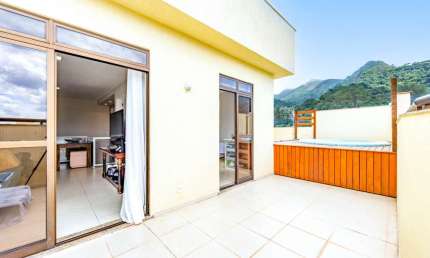 Cobertura duplex com três quartos no Alto, Teresópolis.