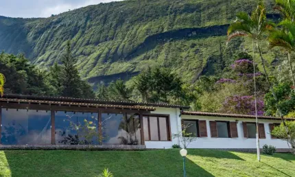 Casa com 5 quartos em condomínio Araras, Petrópolis.