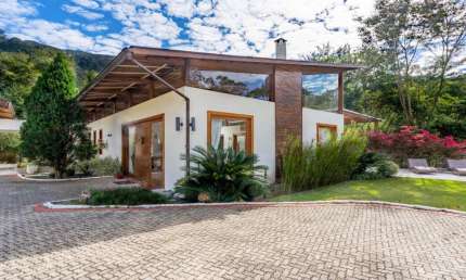 Casa com 4 quartos em condomínio em Itaipava, Petrópolis.