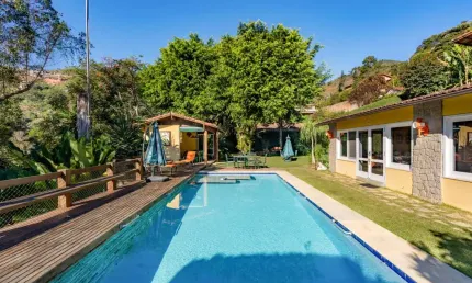 Casa com 8 quartos à venda na Rua Argentina, 368, Nogueira, Petrópolis