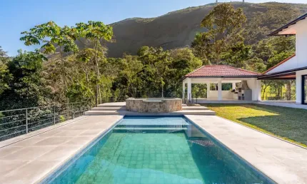 Casa com 4 quartos em condomínio em Araras, Petrópolis.