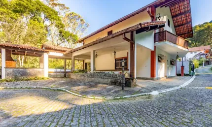Casa com 4 quartos em condomínio na Granja Guarani, Teresópolis.