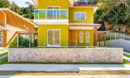 Casa com 3 quartos em condomínio em Araras, Petrópolis.