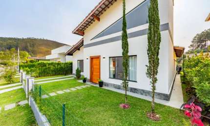 Casa linear com 3 quartos em Vargem Grande, Teresópolis