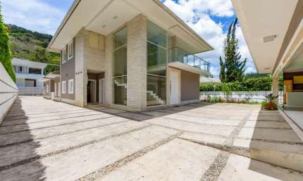 Casa com 6 quartos em condomínio no Quebra Frascos, Teresópolis