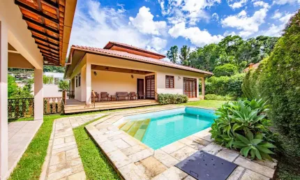 Casa linear com 4 quartos à venda no condomínio Vale dos Eucaliptos